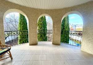 Дом 420м², 3-этажный, участок 12 сот.  