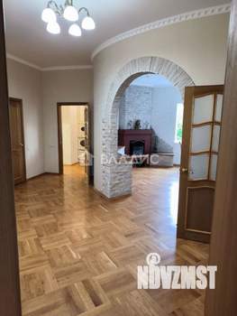 Дом 350м², 2-этажный, участок 10 сот.  