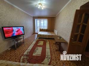 1-к квартира, посуточно, 42м2, 2/14 этаж