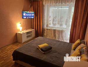 1-к квартира, посуточно, 38м2, 3/6 этаж