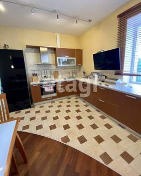 4-к квартира, вторичка, 156м2, 5/5 этаж