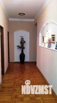 4-к квартира, вторичка, 122м2, 2/10 этаж