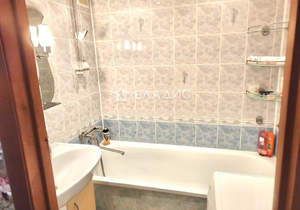 2-к квартира, вторичка, 57м2, 1/5 этаж