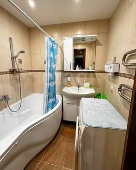 2-к квартира, вторичка, 65м2, 1/10 этаж