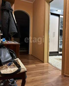 4-к квартира, вторичка, 61м2, 5/5 этаж