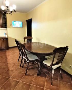 3-к квартира, вторичка, 106м2, 2/4 этаж