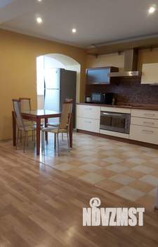 3-к квартира, вторичка, 100м2, 10/10 этаж