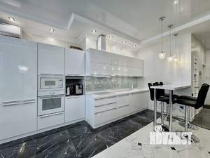 3-к квартира, вторичка, 130м2, 5/17 этаж