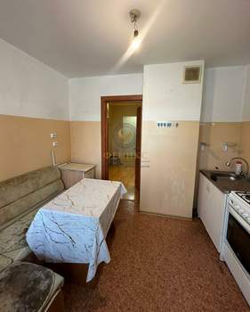 2-к квартира, вторичка, 63м2, 1/10 этаж