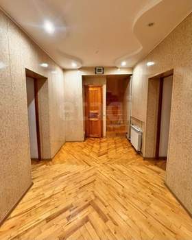 4-к квартира, вторичка, 110м2, 1/10 этаж