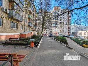 2-к квартира, вторичка, 42м2, 1/5 этаж