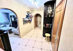 4-к квартира, вторичка, 75м2, 1/5 этаж