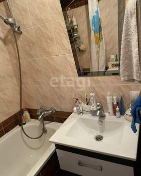 2-к квартира, вторичка, 64м2, 4/10 этаж