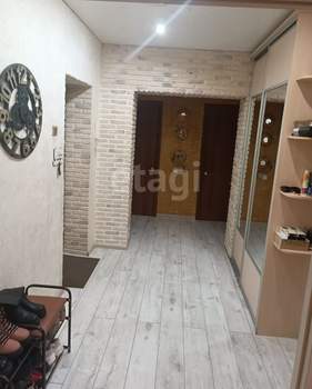 2-к квартира, вторичка, 58м2, 1/10 этаж